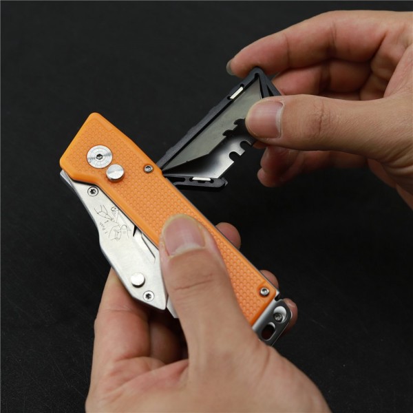 Foldable Utility Knife With Built-in Blade Magazine